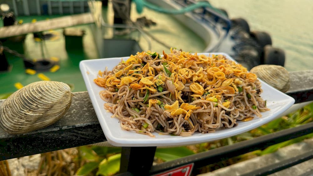 Món bún xào ngán thơm ngon
